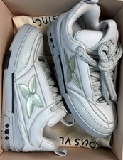 Pattini Louis Vuitton grigi LV